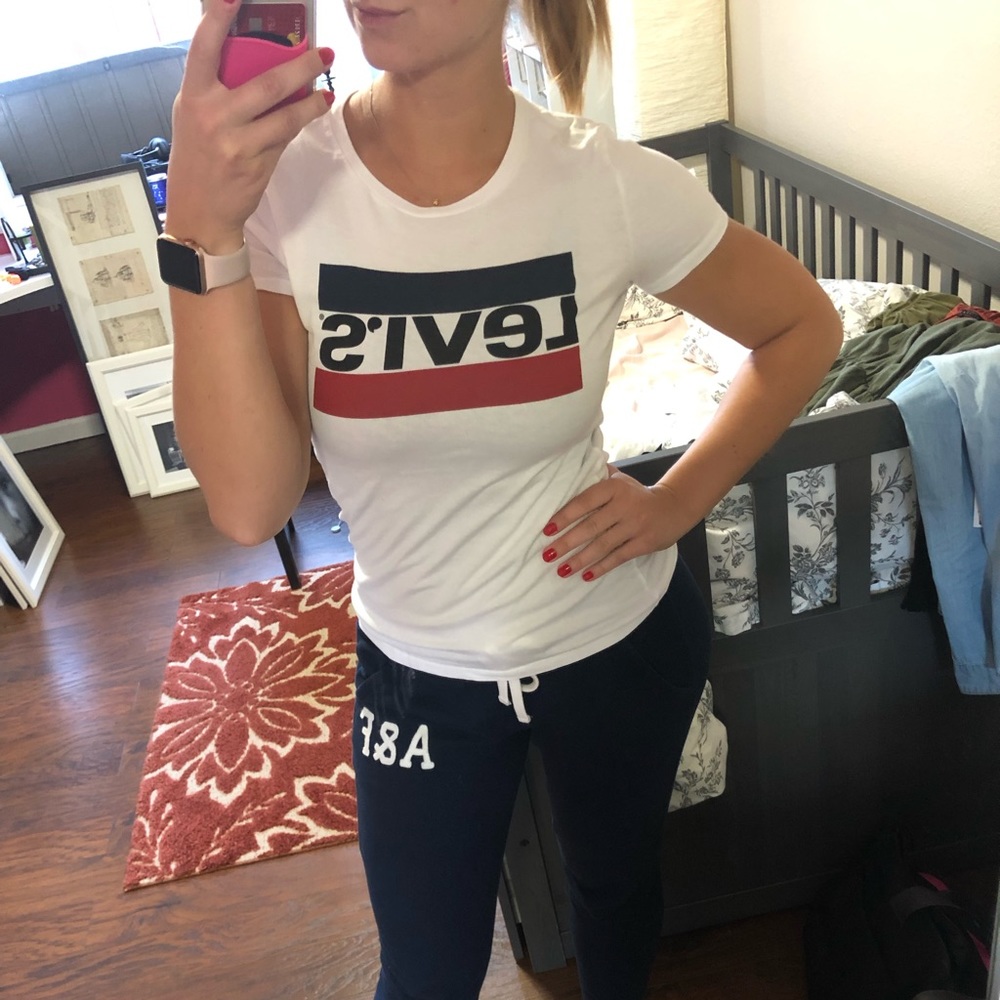Levi’s t-shirt